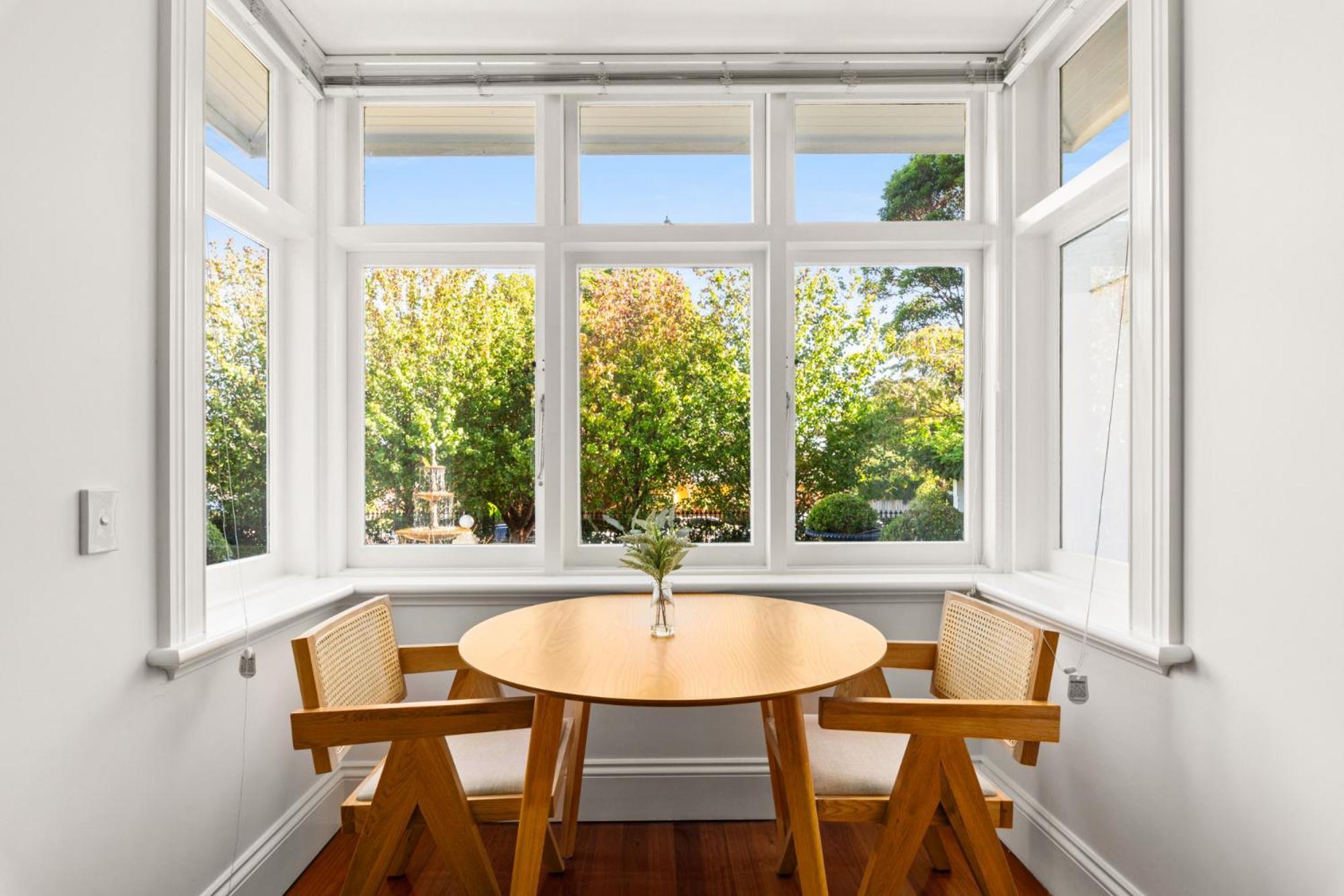 Inner-west In A Perfect Location Apartment *