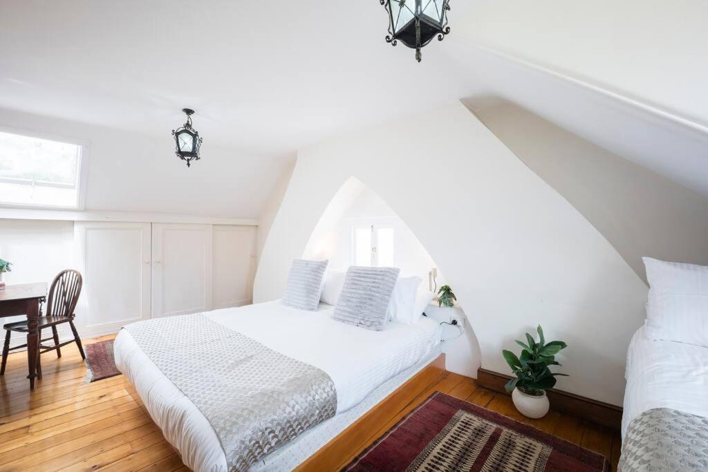 Chic Historical 3 Bedroom In The Rocks #l3