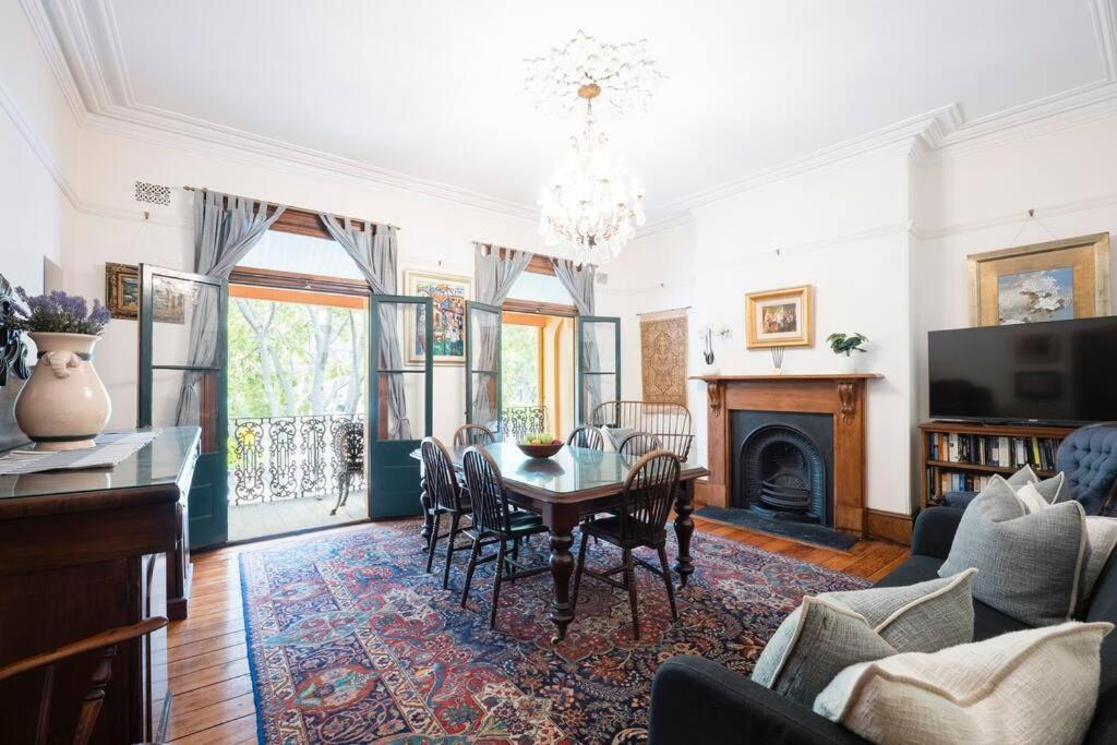 Chic Historical 3 Bedroom In The Rocks #l3 Apartment *