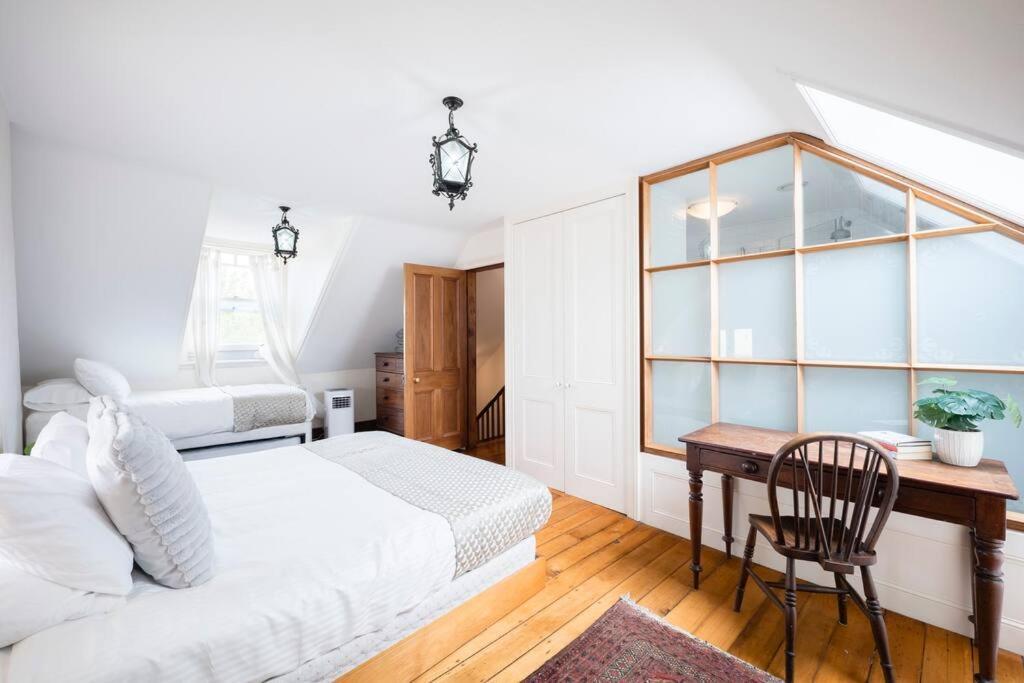 Chic Historical 3 Bedroom In The Rocks #l3 Apartment *