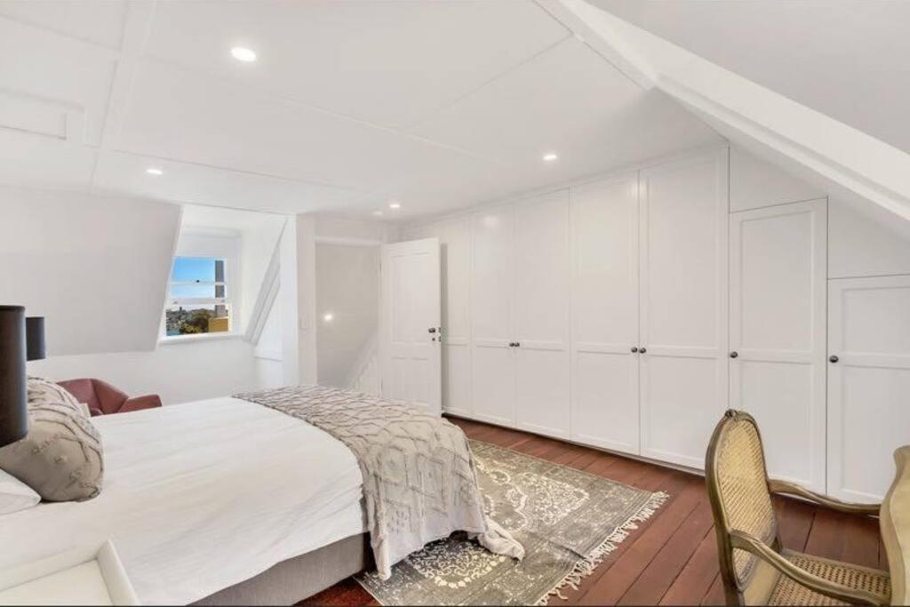 Chic Large 4 Bedroom Barangaroo The Rocks Apartment