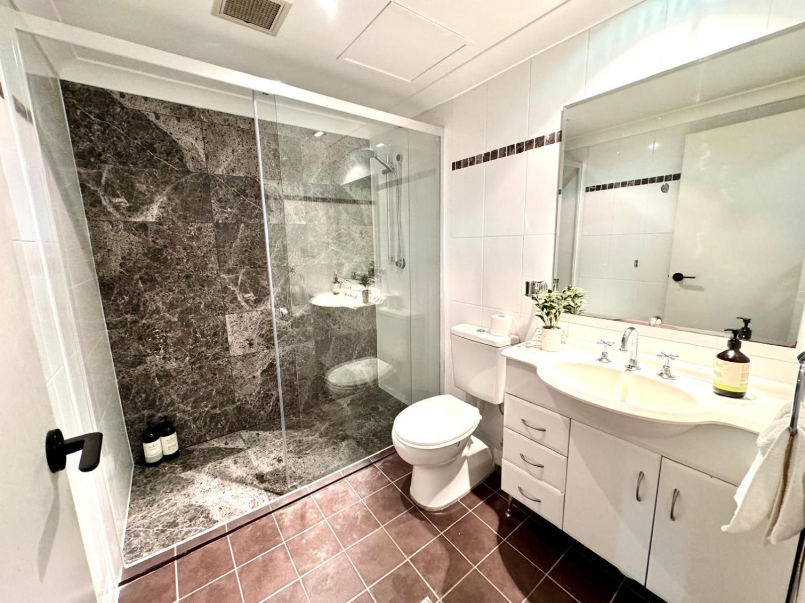 2 Bedroom 2 Bathroom Apt With Balcony And Parking Apartment *