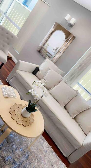 New Furnish, 3 Min Syd Airport, 1 Min Walk * Sydney