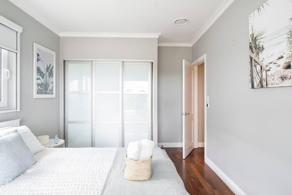 New Furnish, 3 Min Syd Airport, 1 Min Walk * Sydney