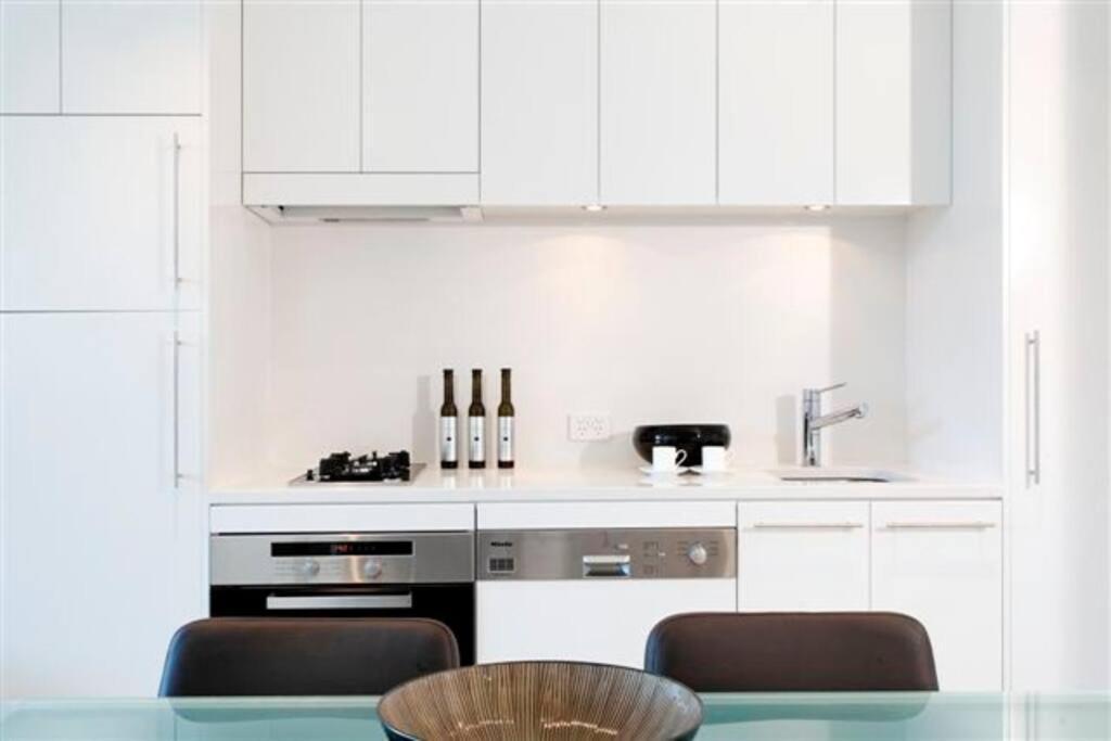 Perfectly Located Crows Nest C404 Sydney