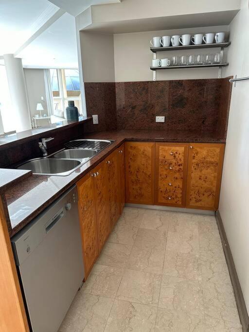 Apartment Large Two Bedroom Bon21602 Sydney