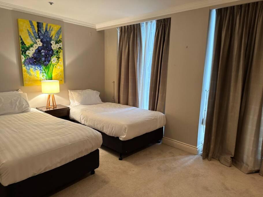 Large Two Bedroom Bon21602 Sydney