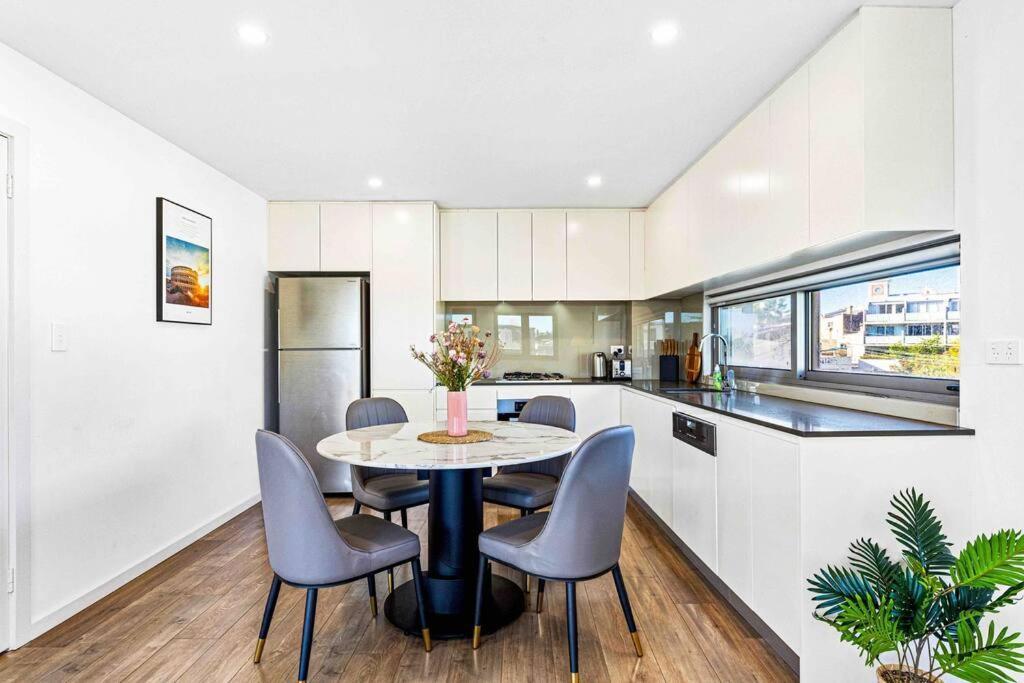 Centre Of Newtown 1 Bed Apartment *