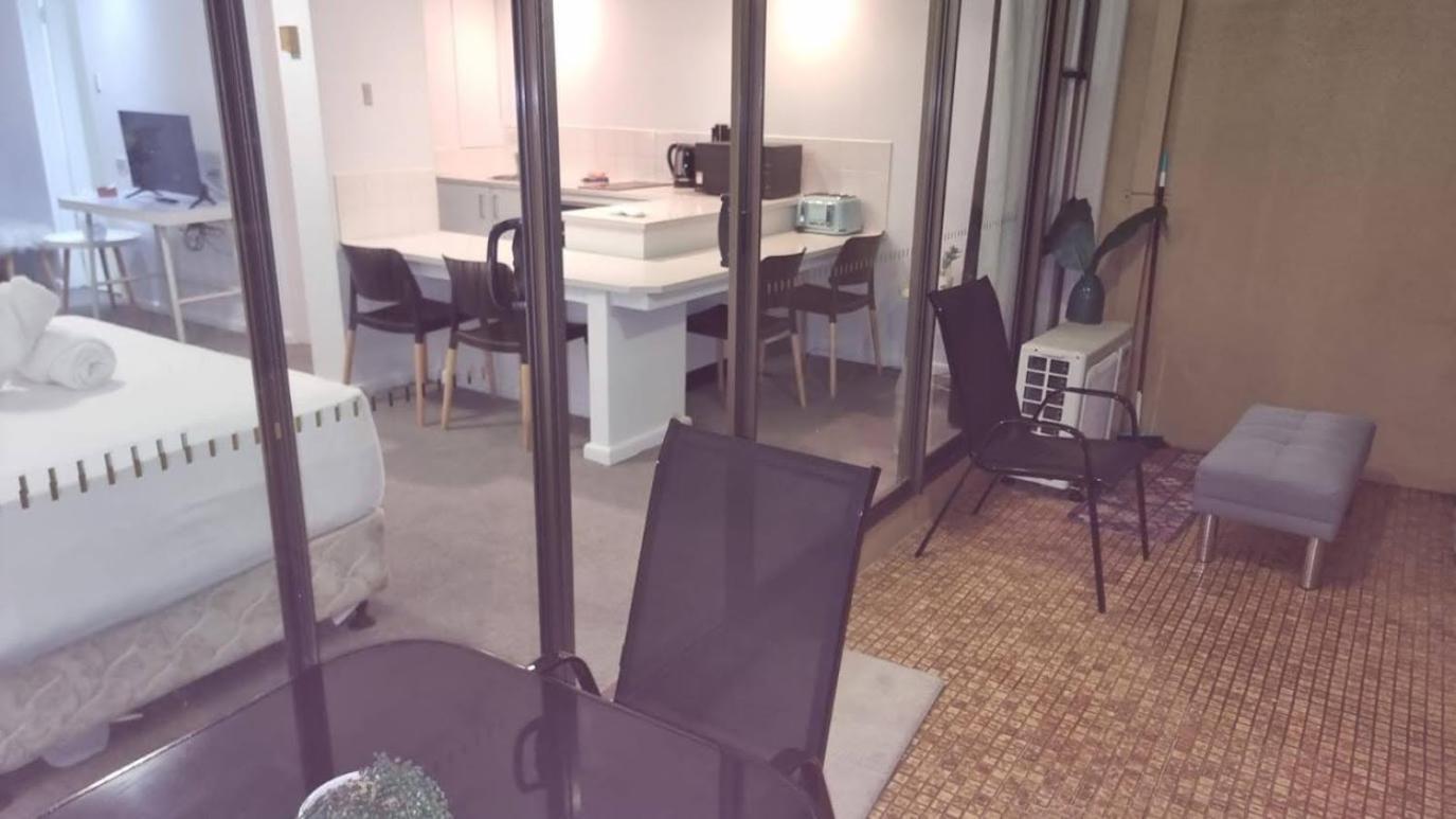 - Hyde Park Plaza 38 College St Apartment