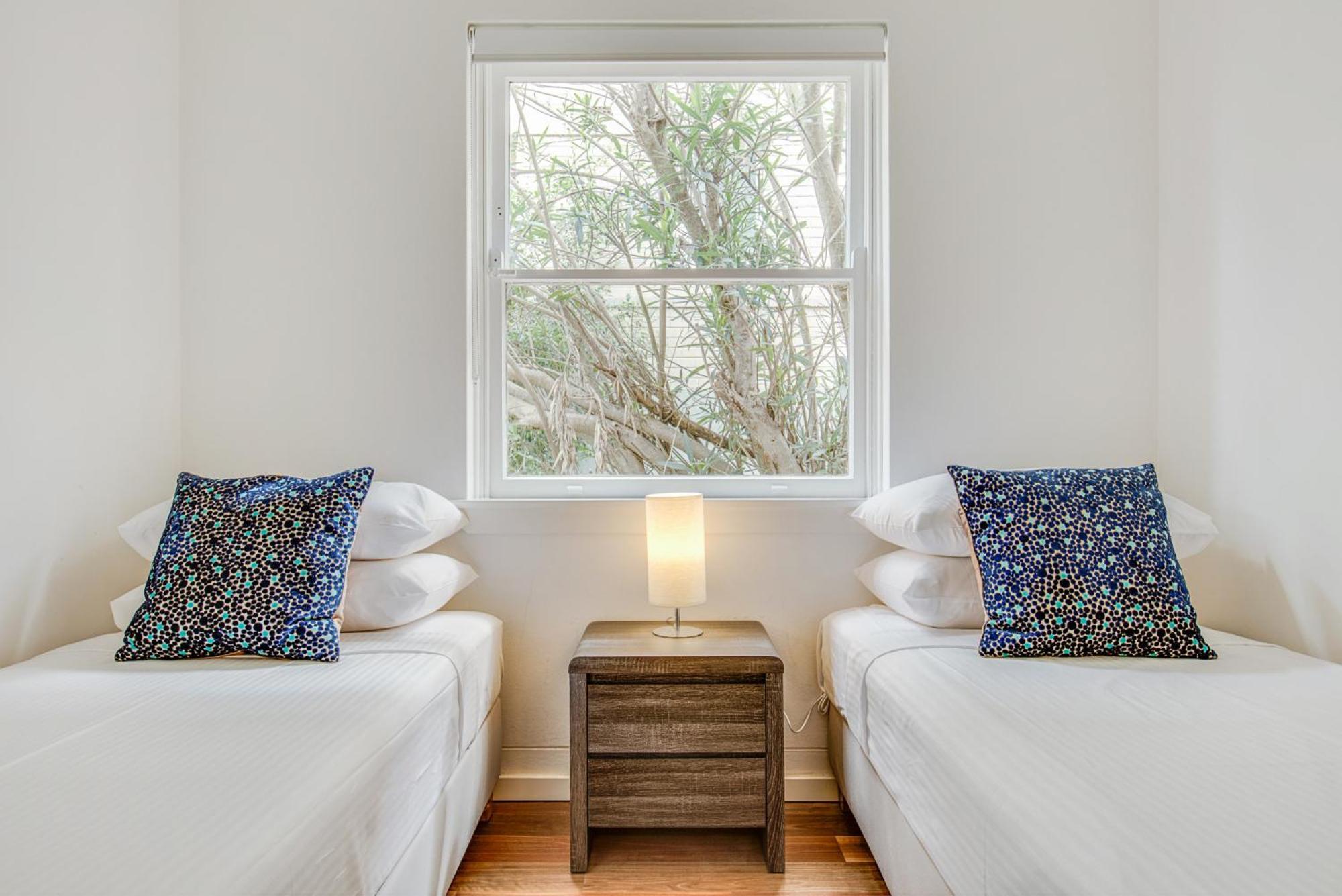 Art Deco 2-bed Close To City And Harbour Apartment