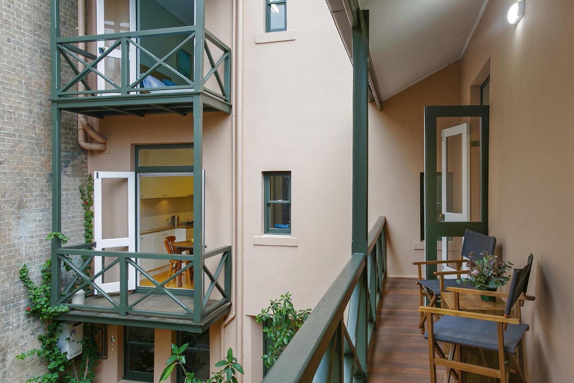 Family Terrace Close To Oxford Street And Cbd Sydney