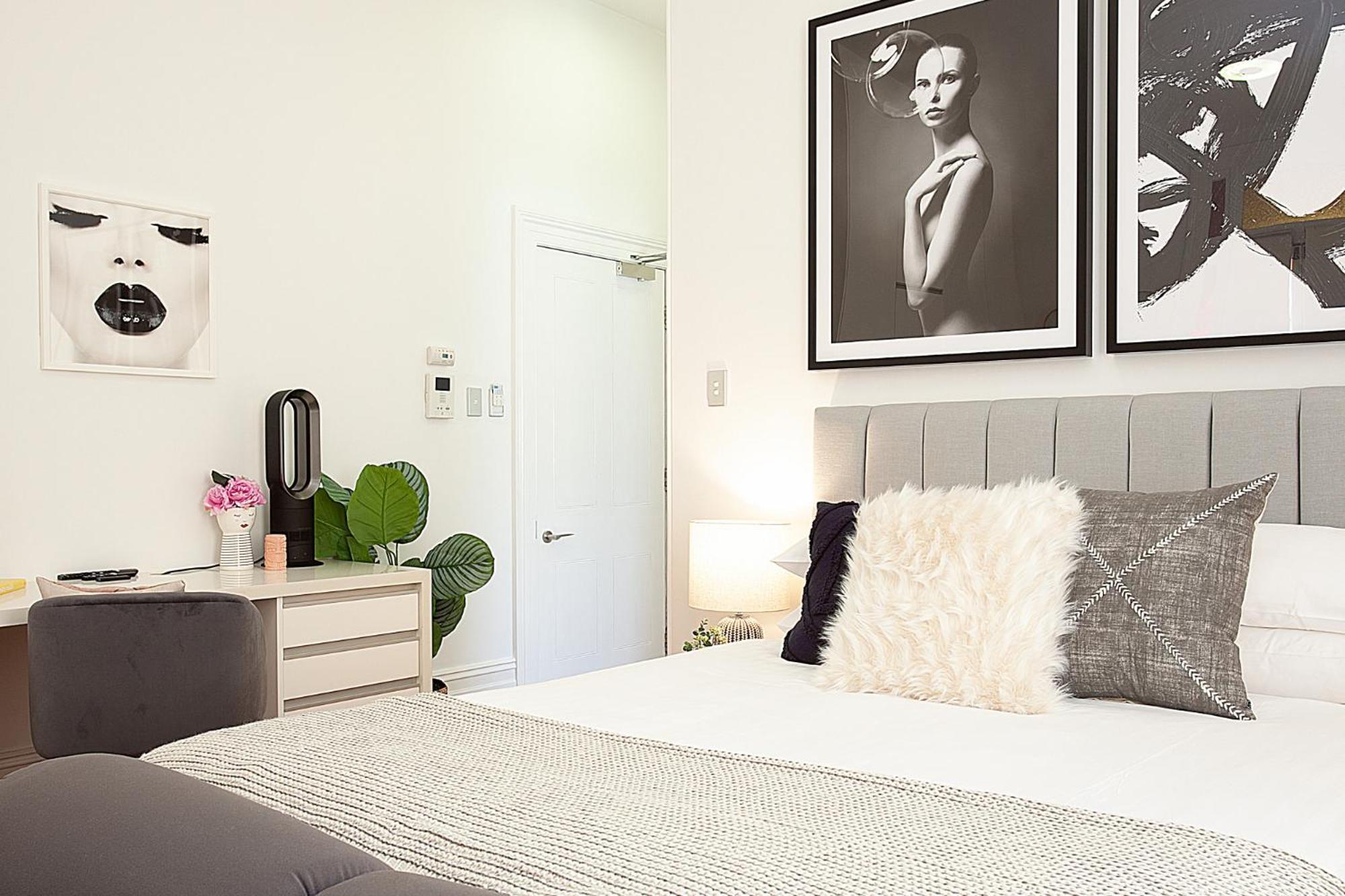 Charming With Balcony In Inner-city Glebe Apartment Sydney