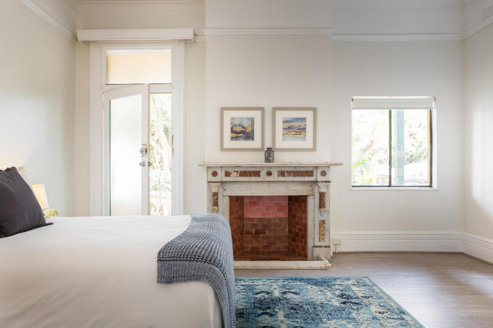 2-bed With Private Parking *