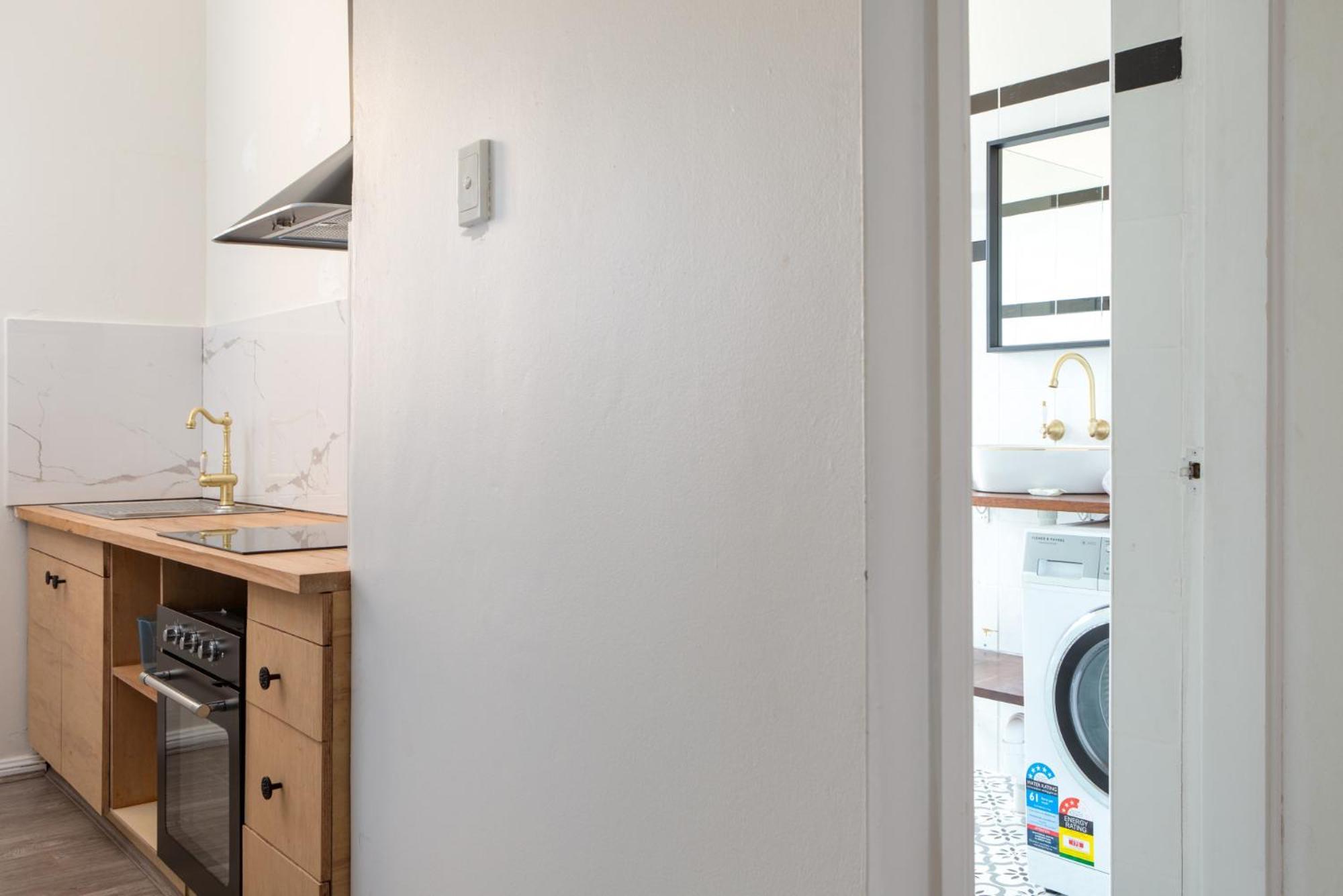 2-bed With Private Parking Apartment *