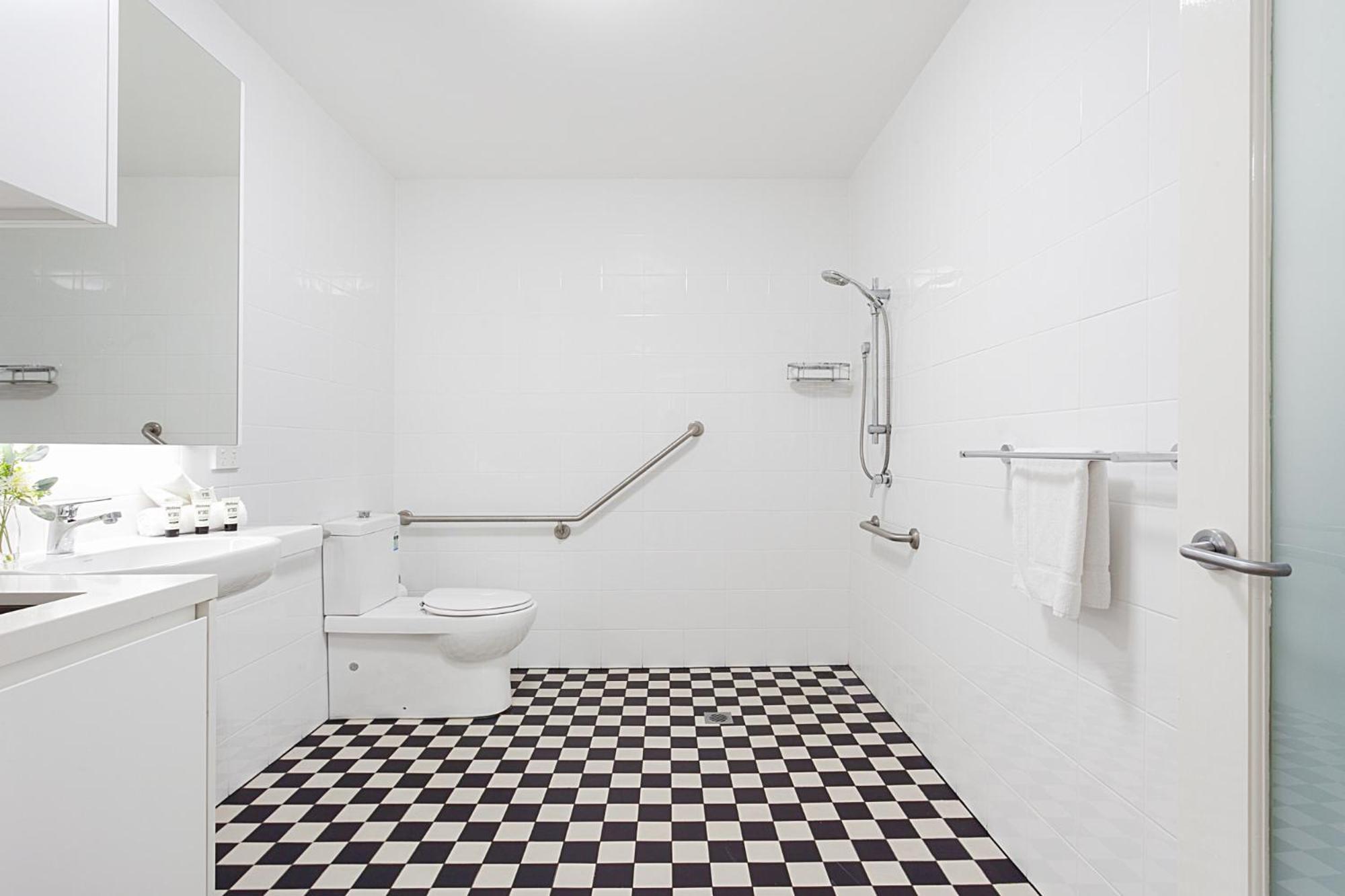 Art Deco Designer In Lewisham Apartment