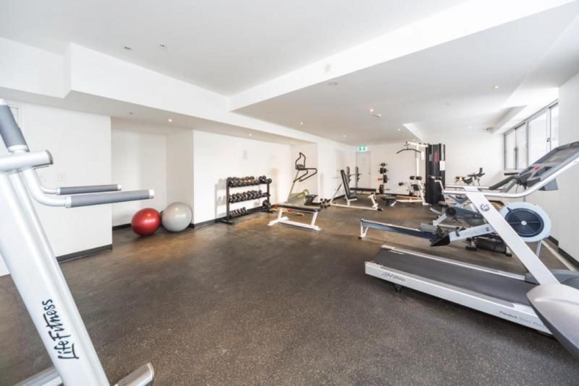 Stylish Studio With Pool & Gym In Heart Of Duplicate Apartment
