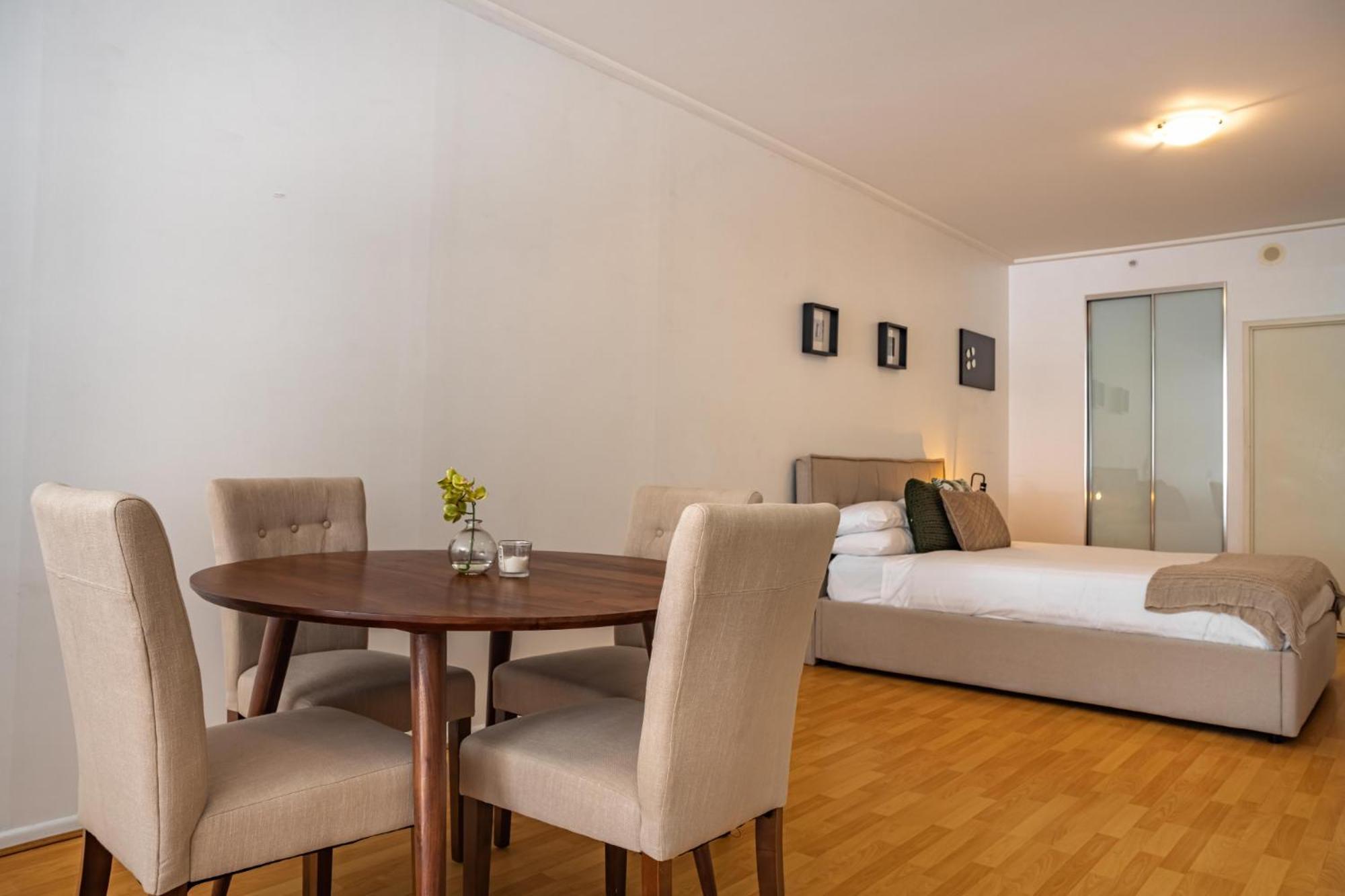 Stylish Studio With Pool & Gym In Heart Of Duplicate Apartment *