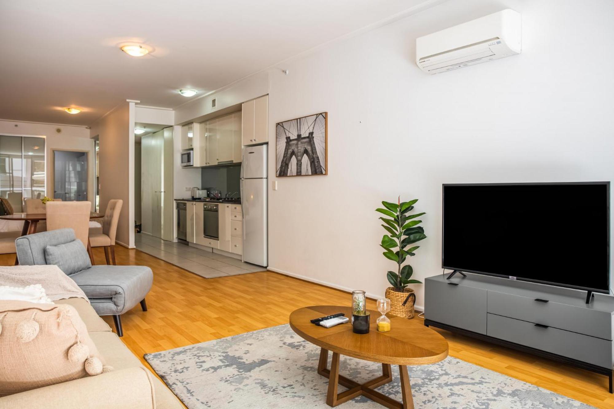 Apartment Stylish Studio With Pool & Gym In Heart Of Duplicate *