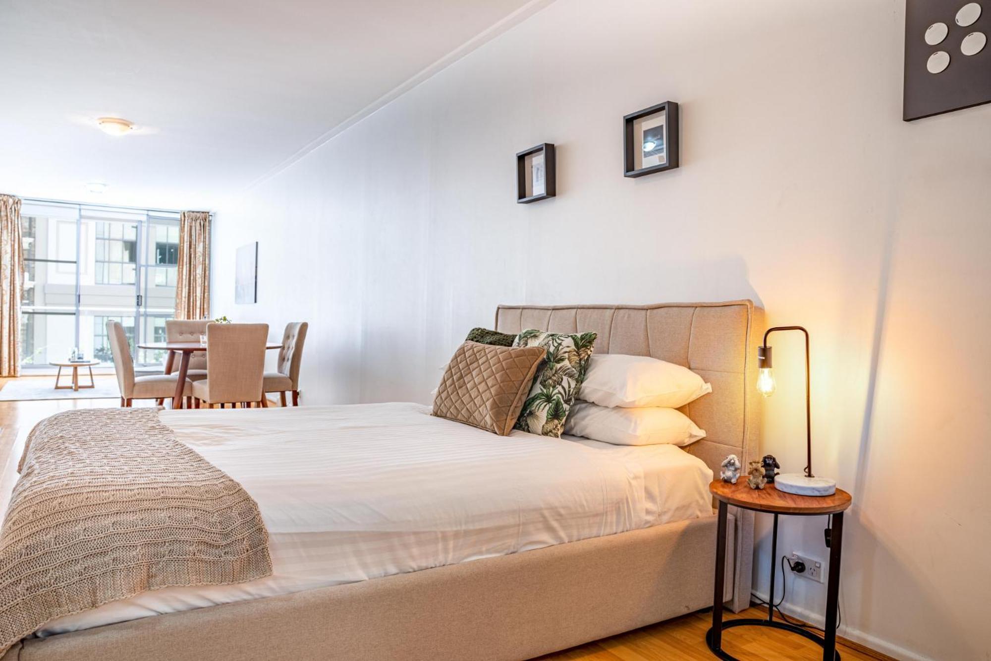 Stylish Studio With Pool & Gym In Heart Of Duplicate Sydney