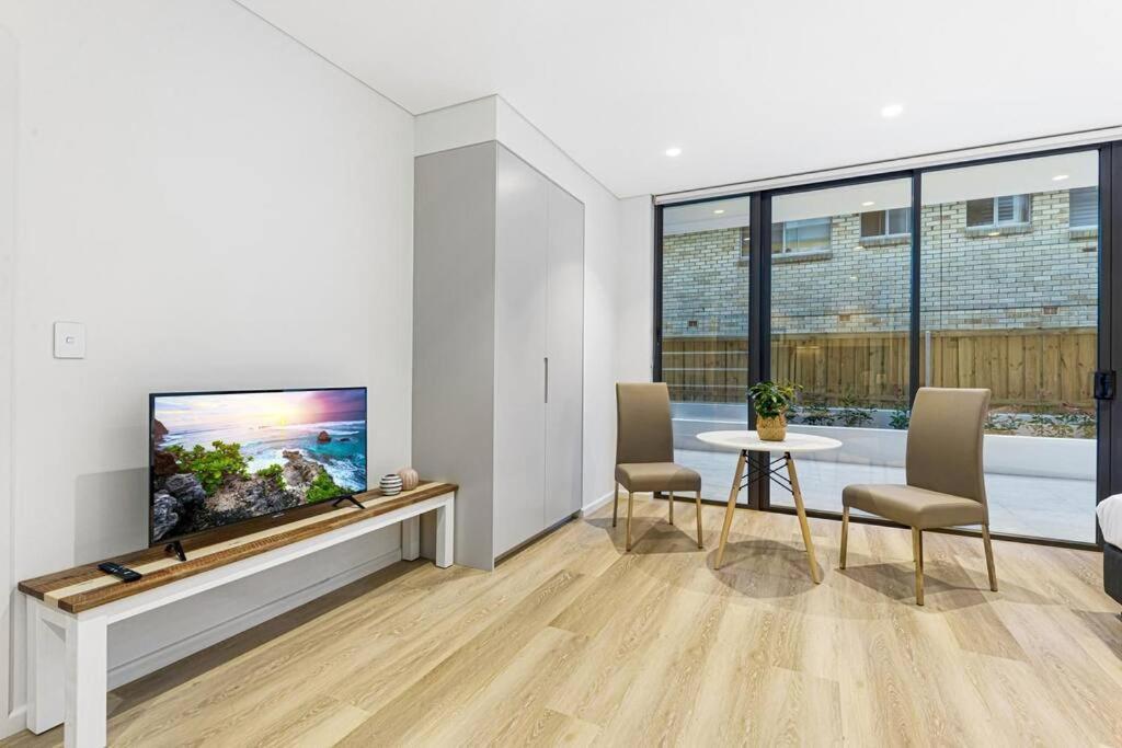 Peaceful In Summer Hill Apartment