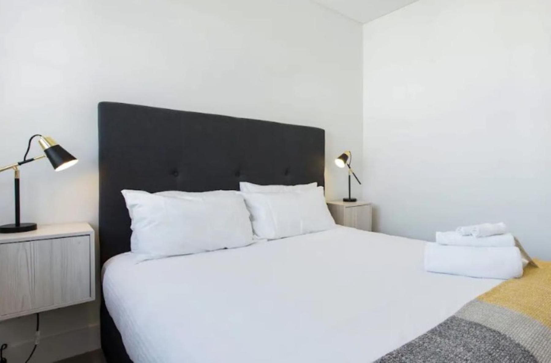 Modern 1br Top-level Unit With Keypad Entry In Bondi Apartment Sydney