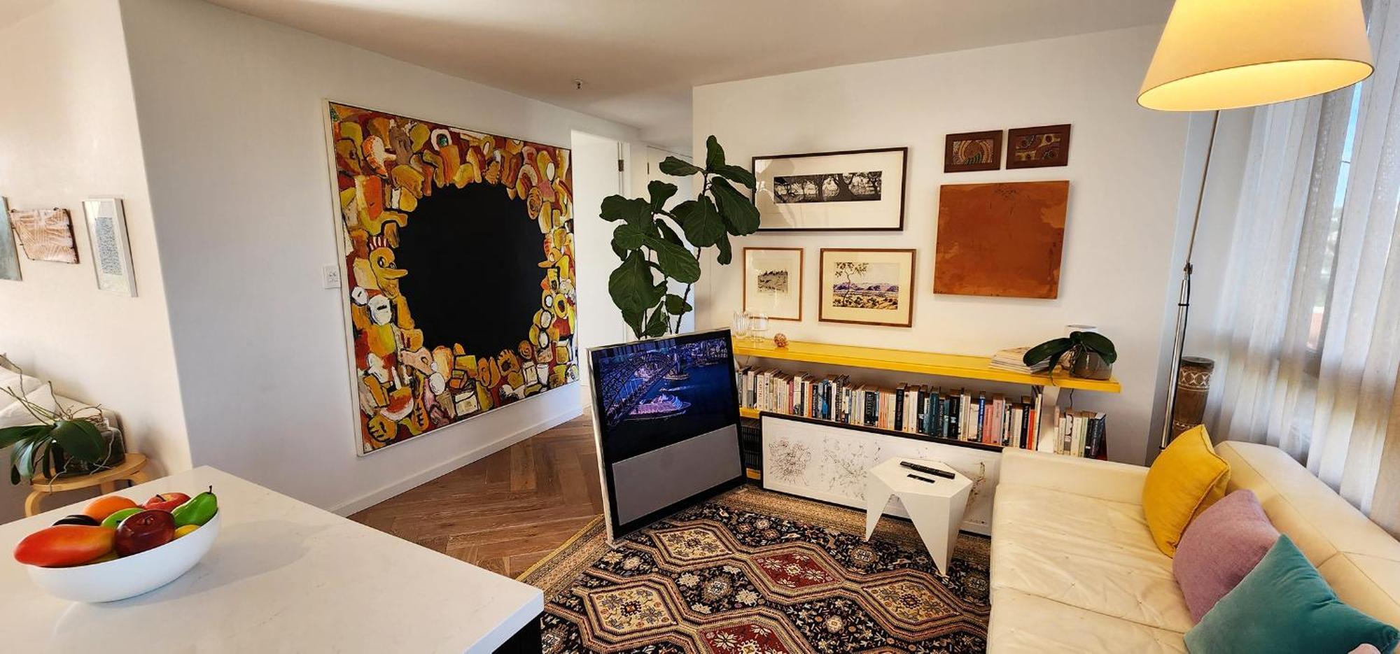 Beautiful Harbour Views, Stylish & Pool Apartment Sydney