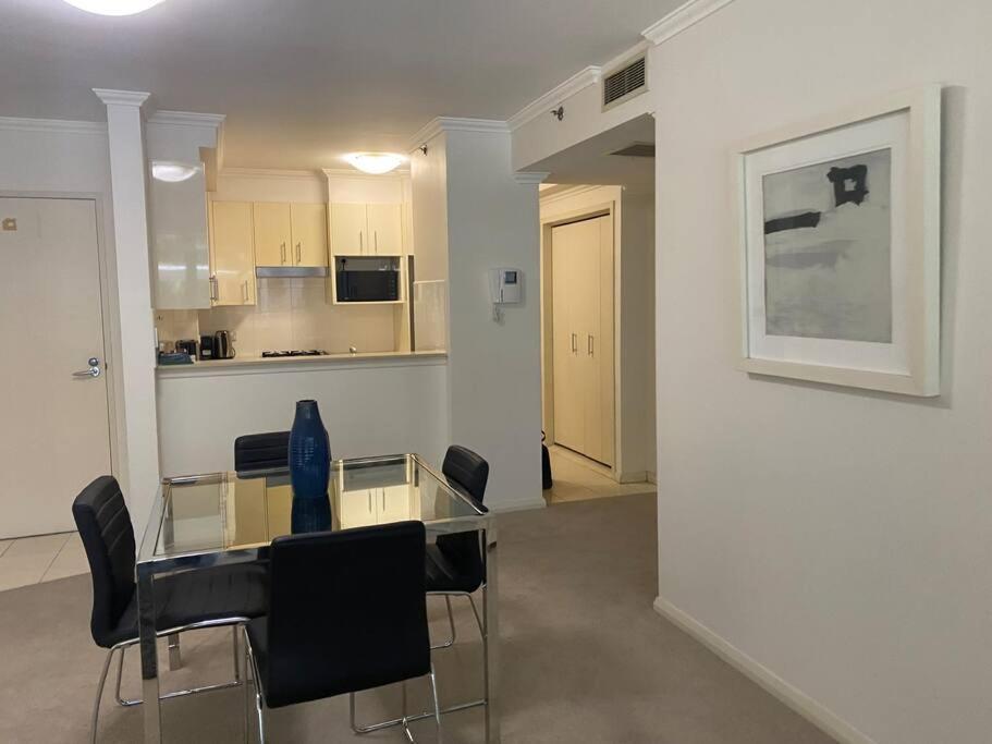 Apartment Ultra Convenient St Leonards Her09008 Sydney