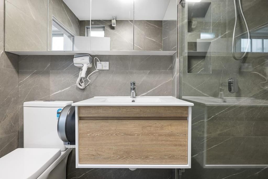 Luxe Single - Ac - Next To Station - Nearby Hot Spots - Shared Bathroom * Sydney