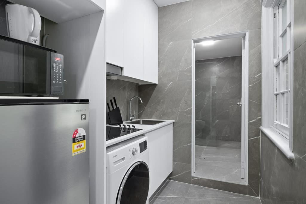Luxe Single - Ac - Next To Station - Nearby Hot Spots - Shared Bathroom Guest house Sydney