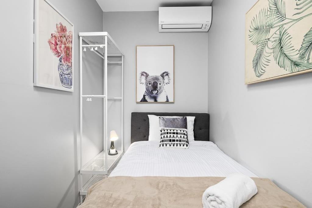 Guest house Luxe Single - Ac - Next To Station - Nearby Hot Spots - Shared Bathroom Sydney