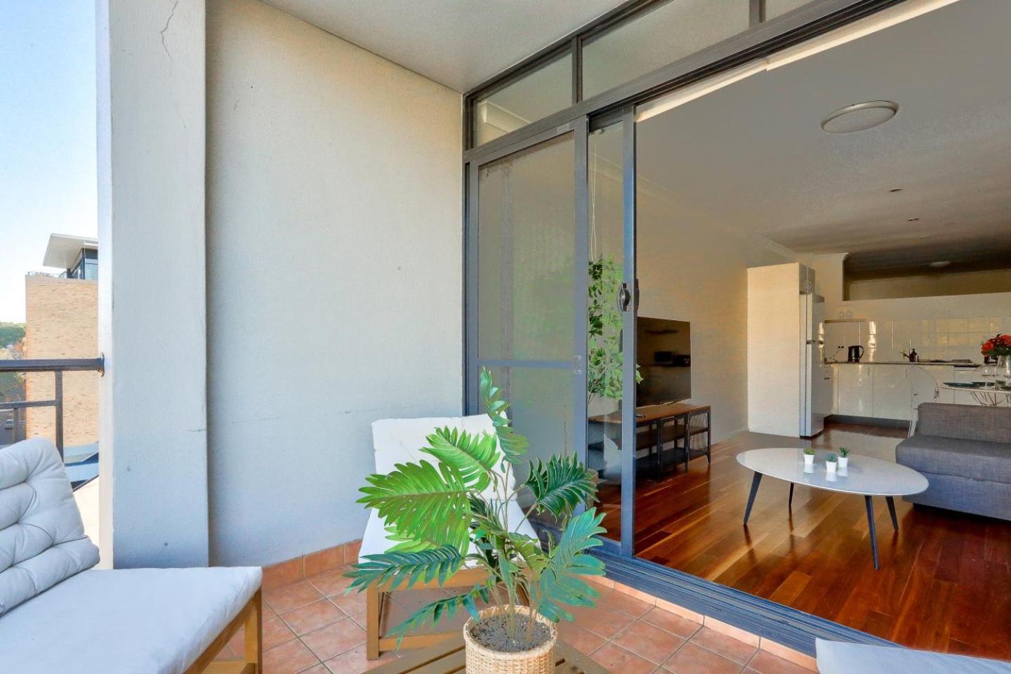 Stylish 1 Bedroom With Balcony Surry Hills Sydney