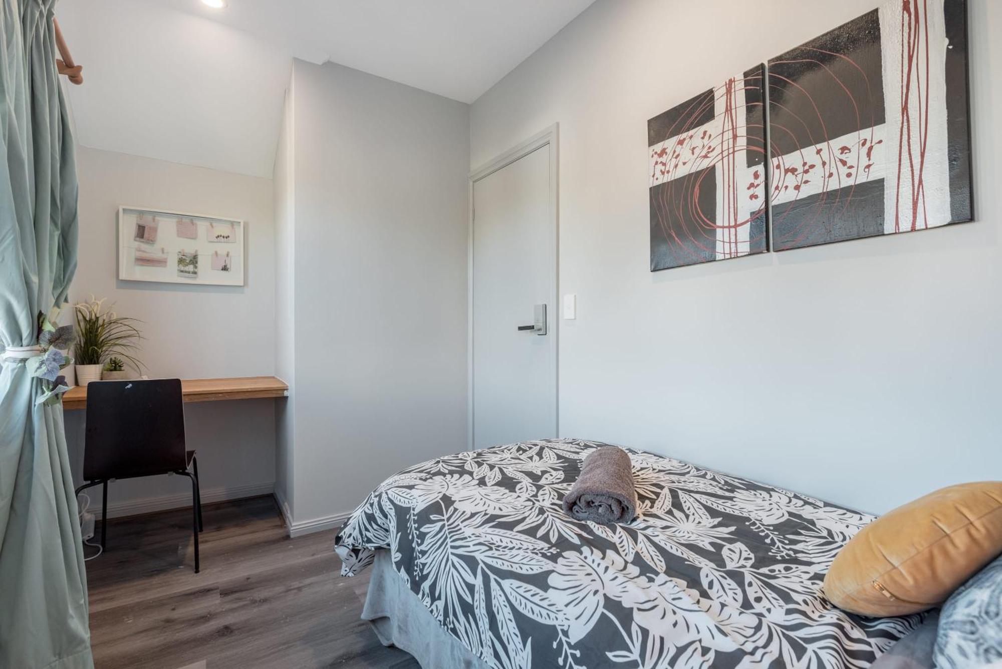 Bright Single - Seconds To Bus Station & Park - Close To Chinatown - Shared Bathroom