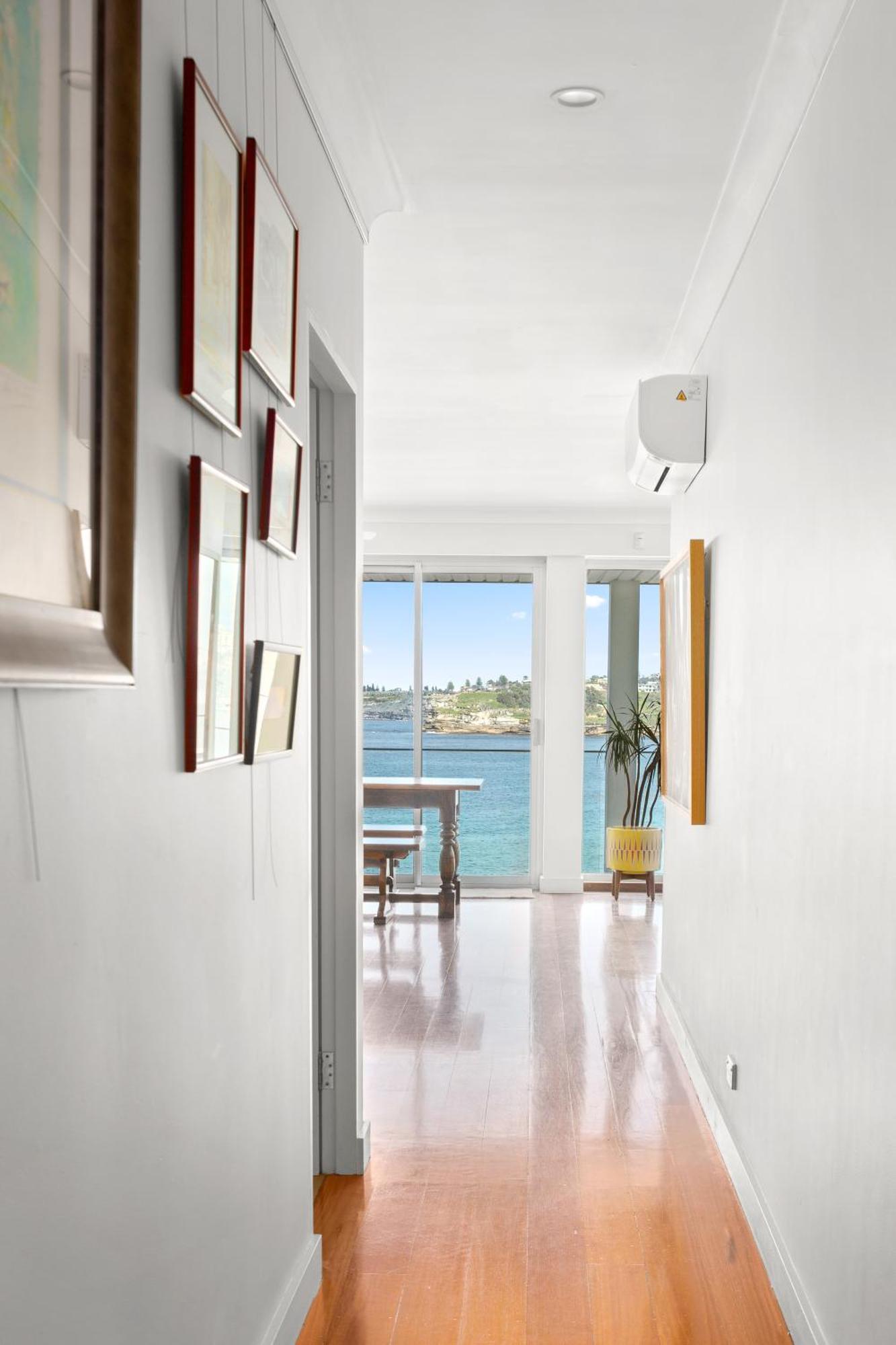 Beachfront Luxury 3 Beds With Ocean View Balcony Apartment *