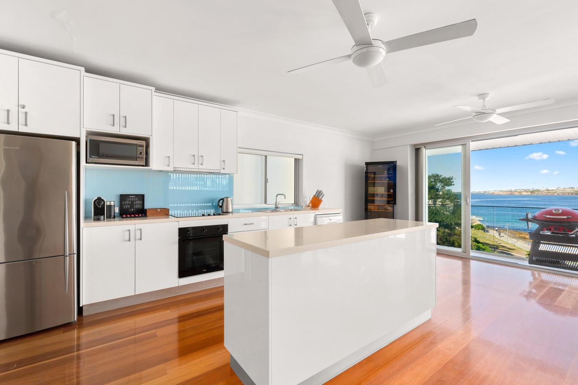 Beachfront Luxury 3 Beds With Ocean View Balcony Apartment Sydney