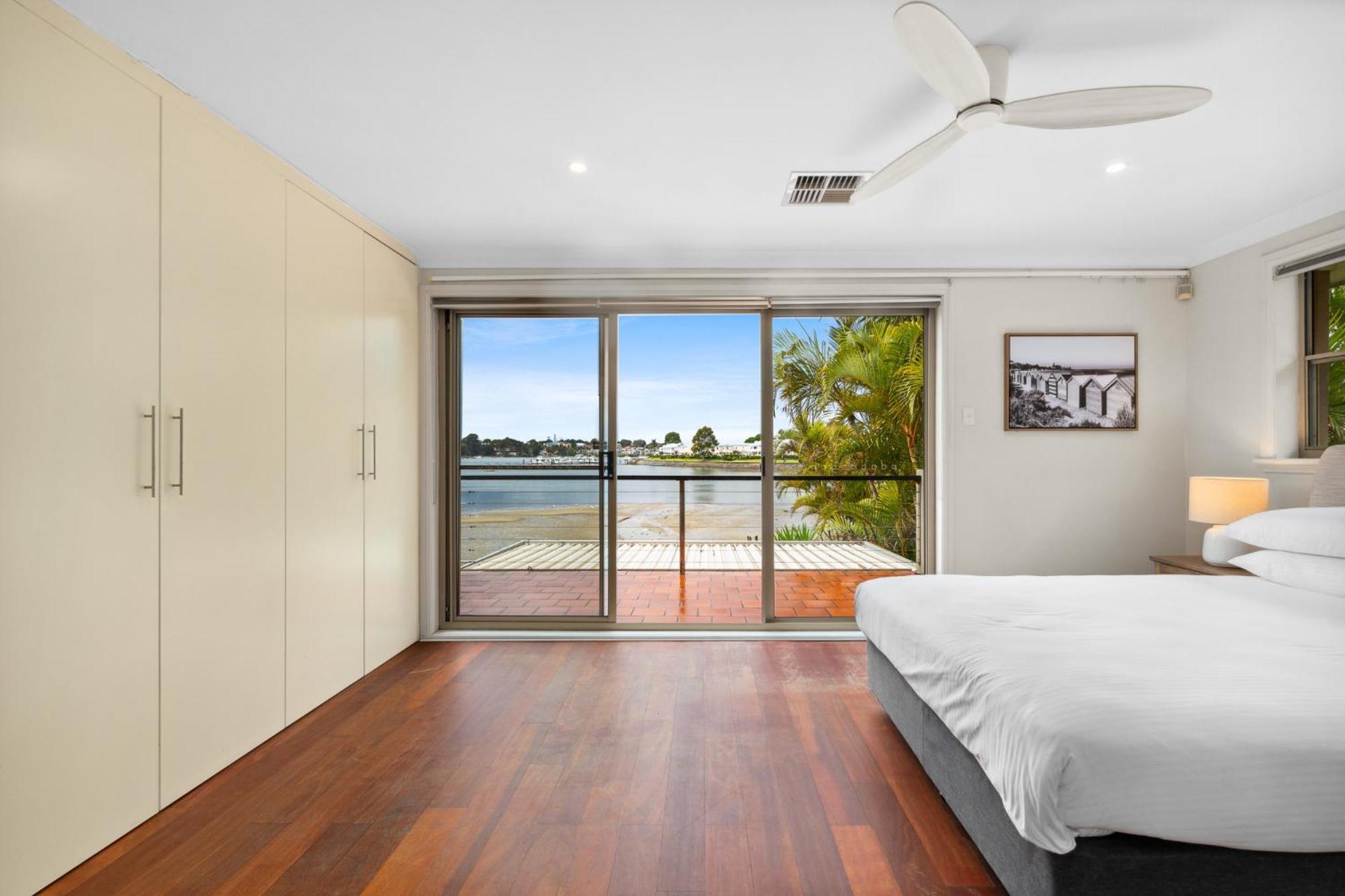 Holiday home Modern 3-bed With Pool & Water Views By Sydney