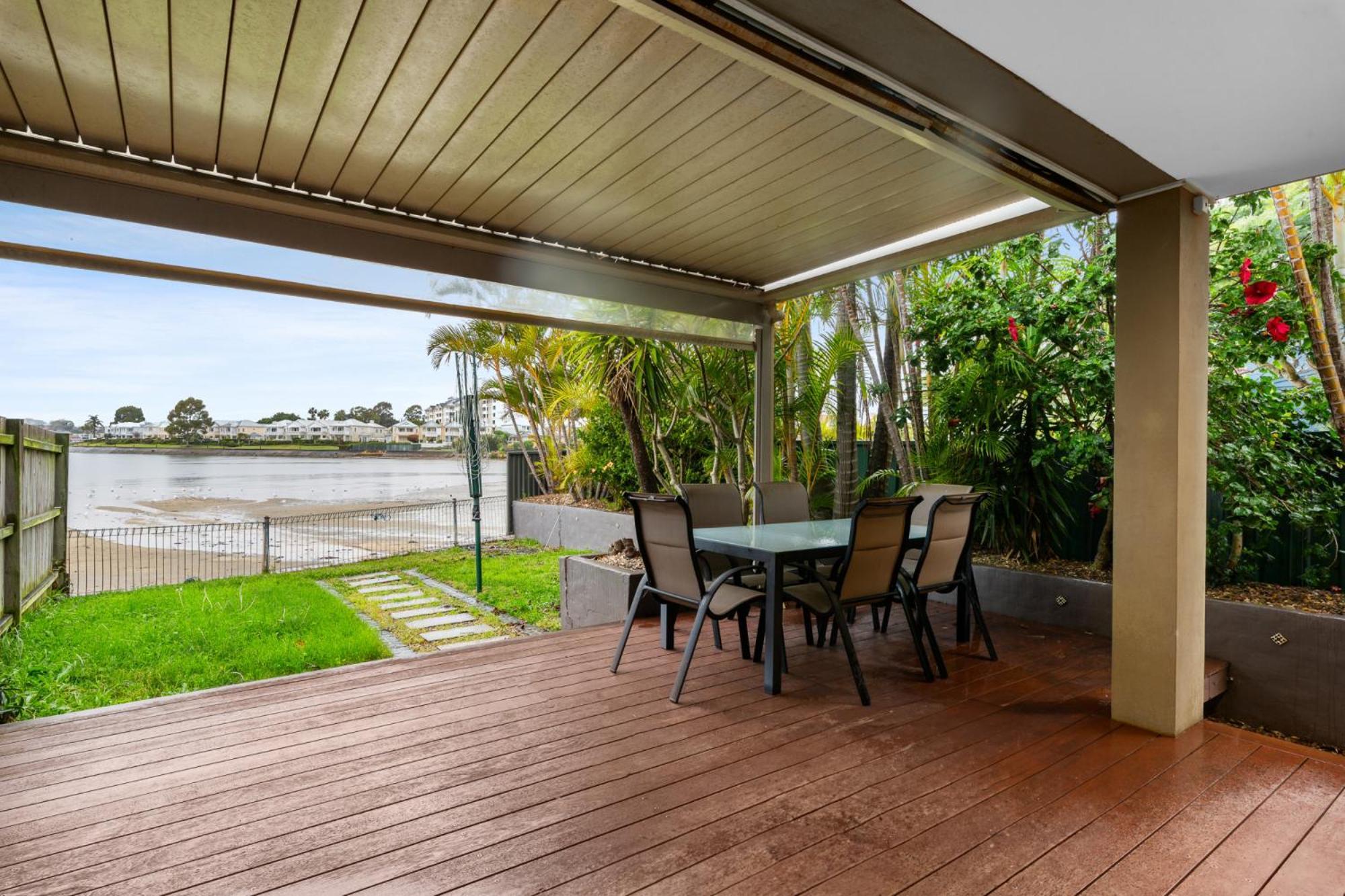 Holiday home Modern 3-bed With Pool & Water Views By *