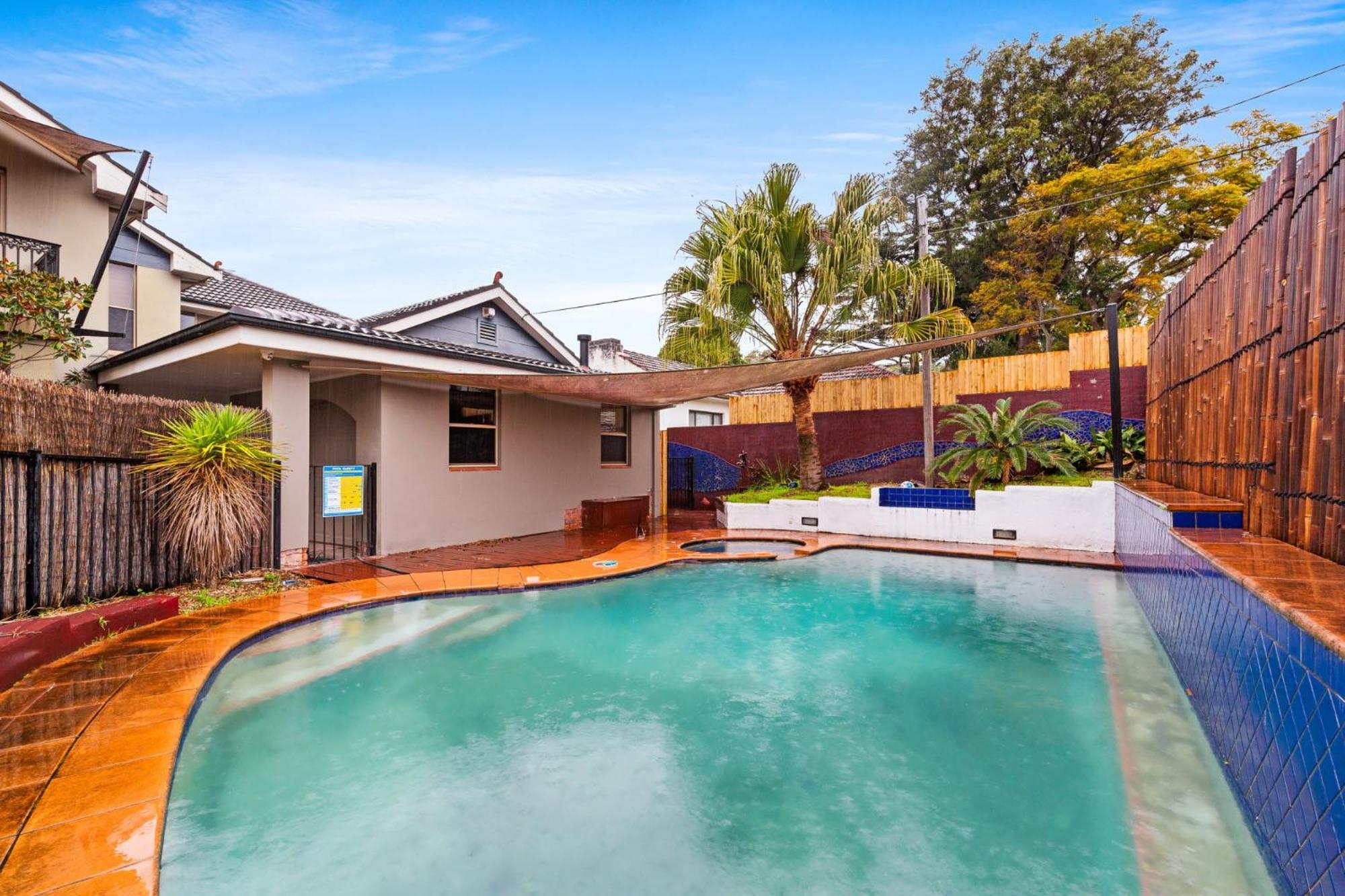 Modern 3-bed With Pool & Water Views By