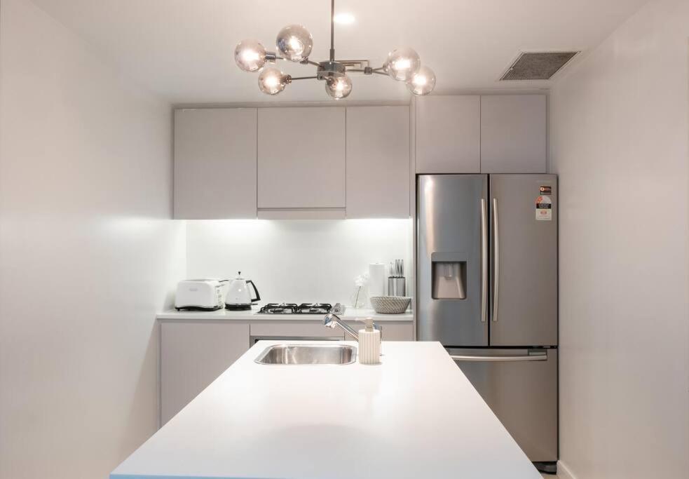 Chic Modern Oasis - Steps From Darling Harbour Sydney