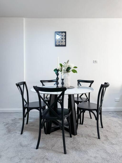 Apartment Chic Modern Oasis - Steps From Darling Harbour Sydney