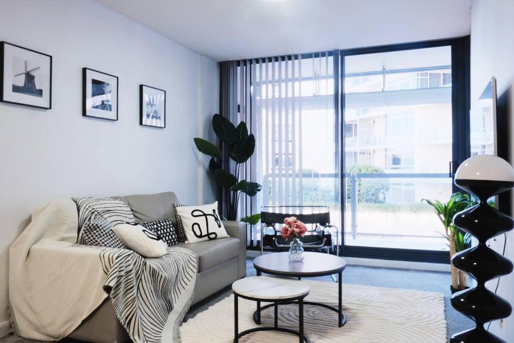 Apartment Chic Modern Oasis - Steps From Darling Harbour *