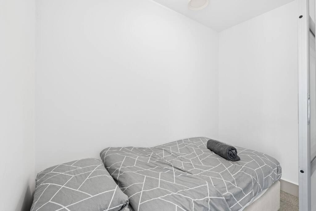 Vibrant 2bd Hideaway - 1 Bd Converted From A Study Apartment *