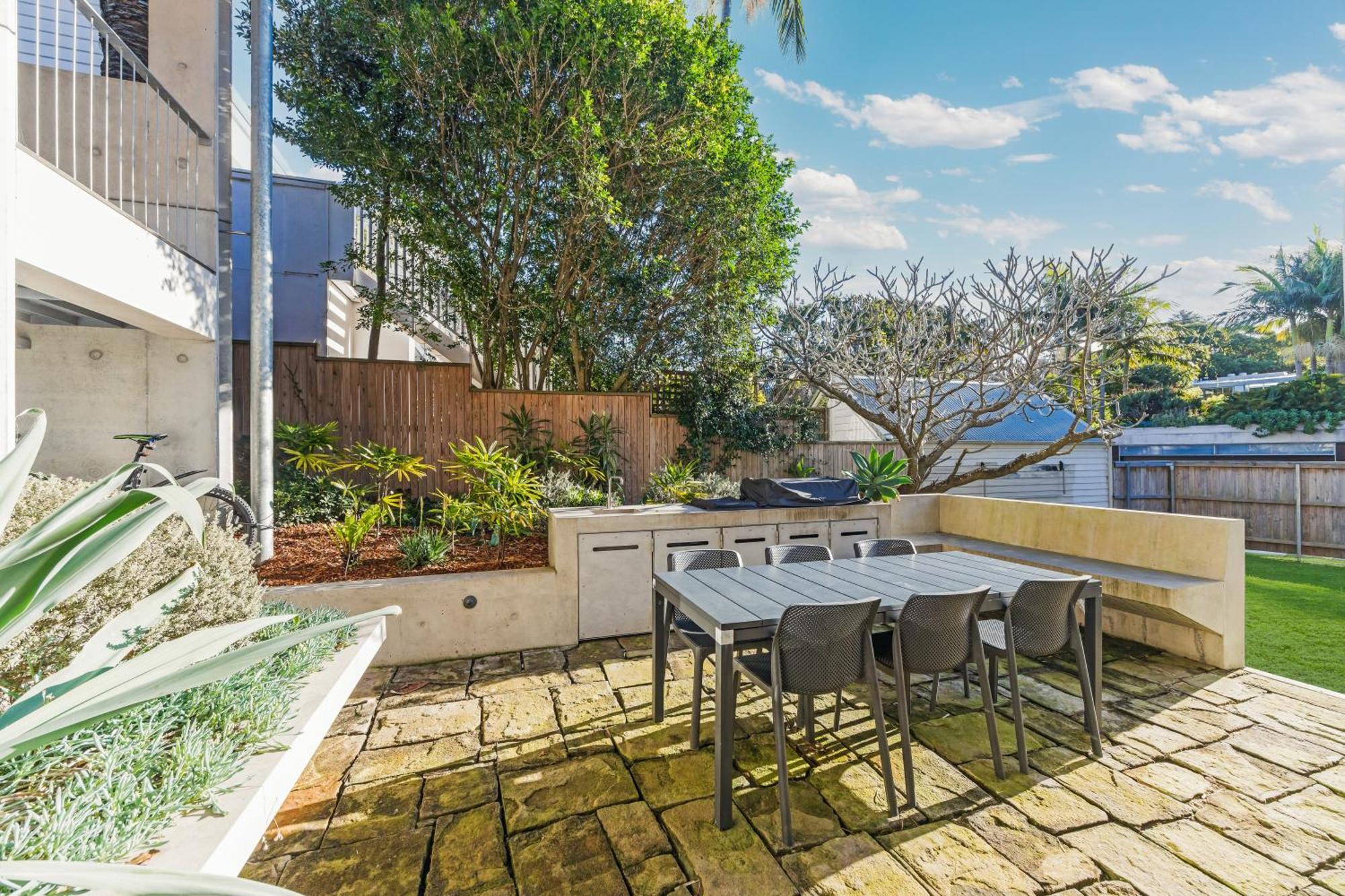 Stunning 3-br Architectural Gem Villa Sydney