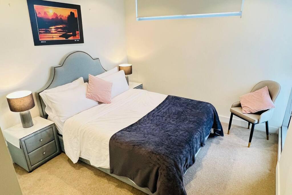 Lindfield Steps To Train And Shopping Apartment *