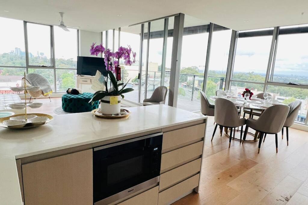 Lindfield Steps To Train And Shopping Apartment Sydney