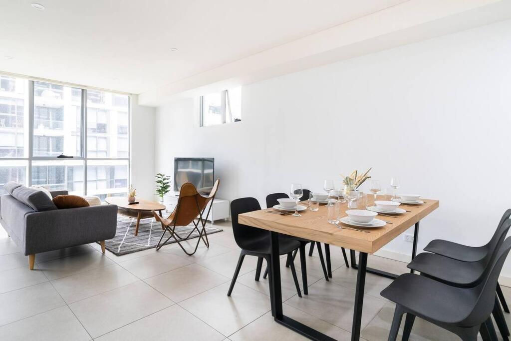 10m Lovely 2bedroom Abnb Near Airport & With Free Parking Apartment Sydney