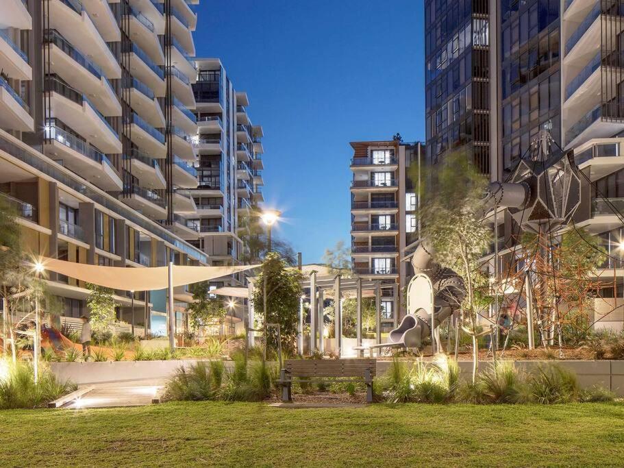 10m Lovely 2bedroom Abnb Near Airport & With Free Parking Apartment *