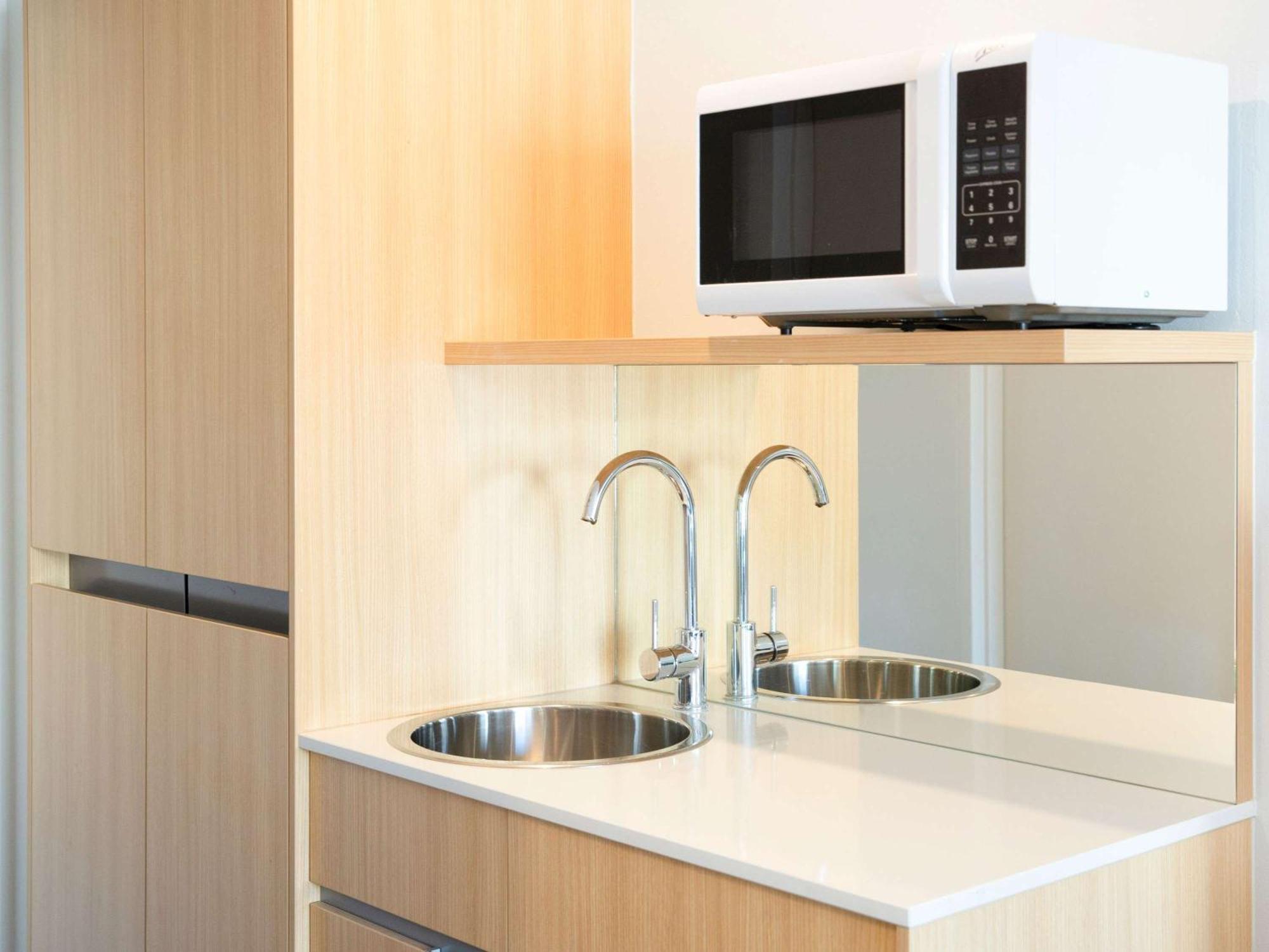 Mercure Bankstown 4*