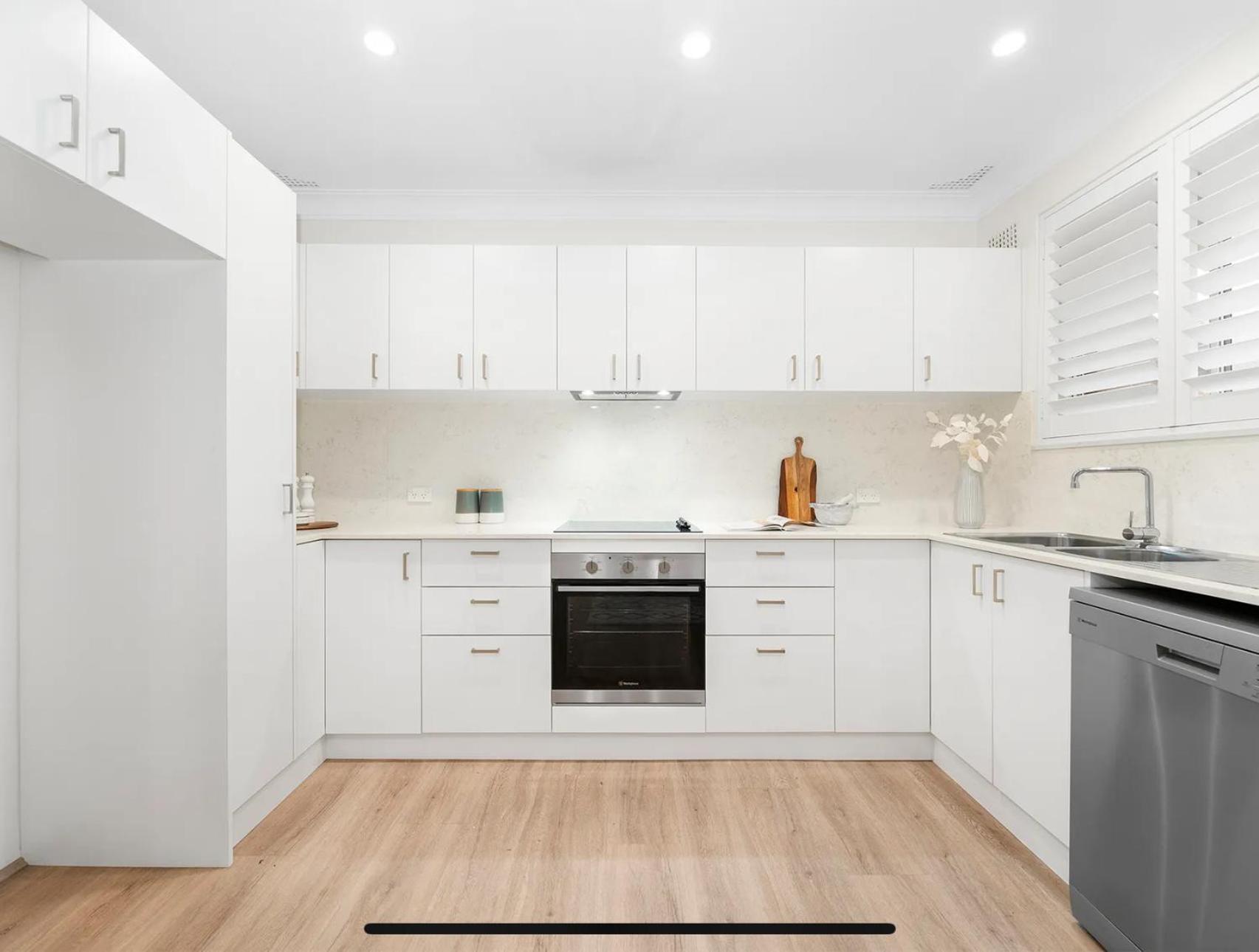 Homestay Coogee Sunrise Shared With Parking, Balcony & Work Desk