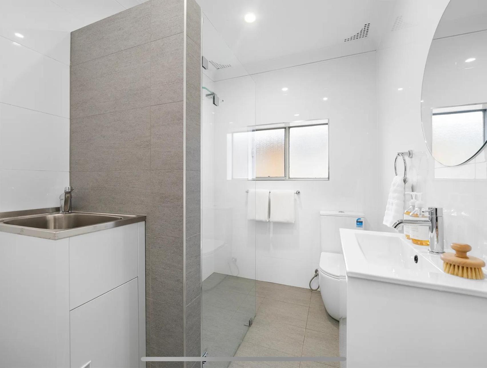 Coogee Sunrise Shared With Parking, Balcony & Work Desk * Sydney