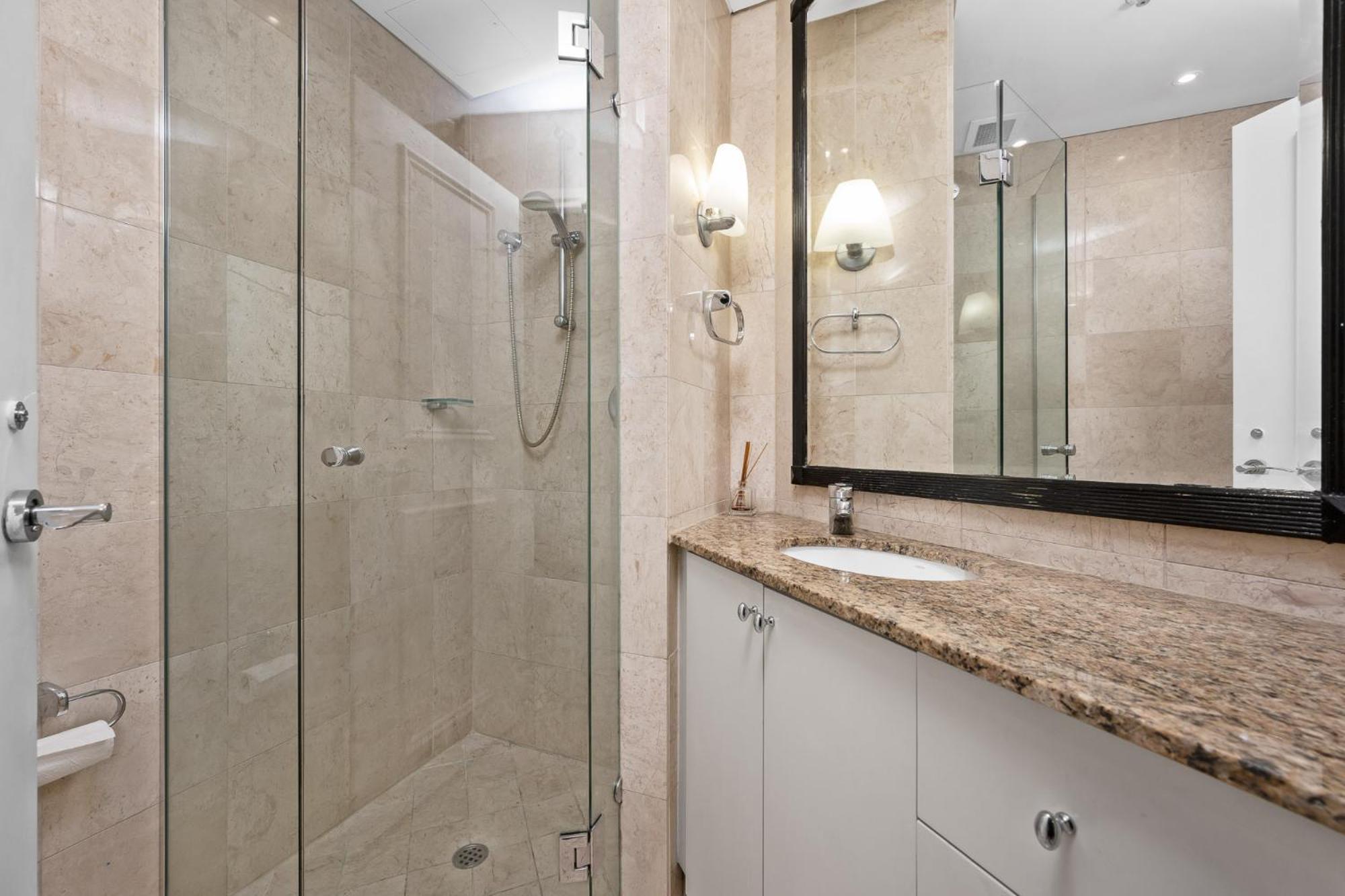 Circular Quay Style Perfect Locations Sleeps 4 *